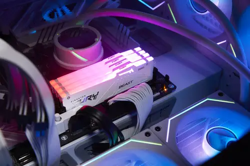 FURY Beast 32GB 6000MT/s DDR5 CL36 DIMM (Kits de 2) White RGB EXPO - Imagen 8