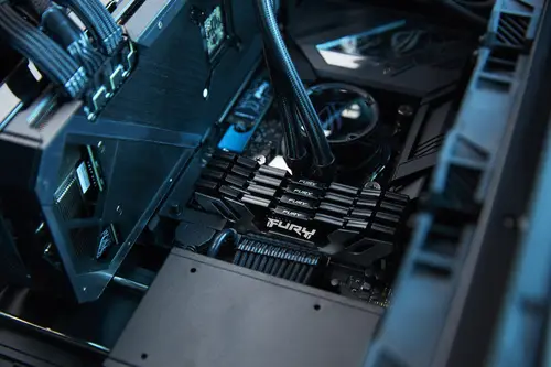 FURY 16 GB 6400 MT/s DDR5 CL32 DIMM Renegade White XMP - Imagen 13