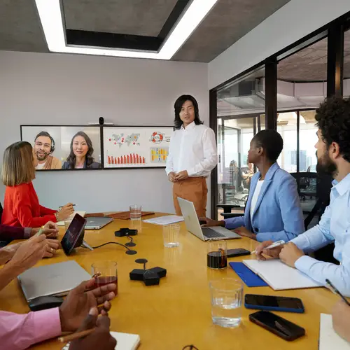 Sistema de videoconferencia G62 con kit de placa de montaje y sin cable de alimentación TAA - Imagen 10