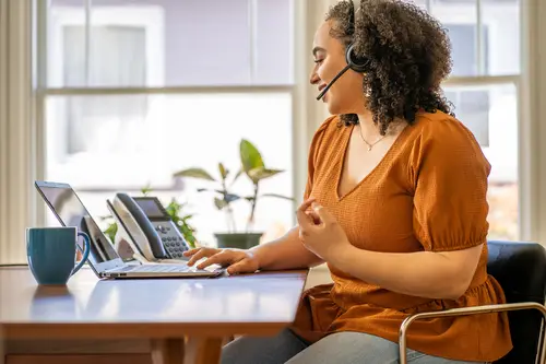 Auriculares Voyager 4320 USB-A con certificación para Microsoft Teams + llave BT700 - Imagen 3