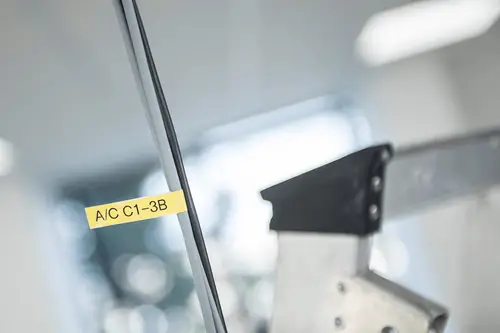 PTE110VPYP1 impresora de etiquetas 180 x 180 DPI 20 mm/s TZe QWERTY - Imagen 9