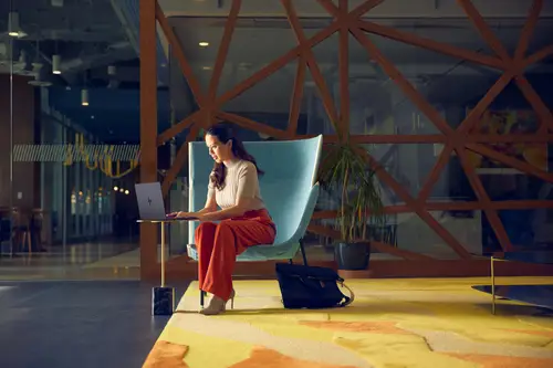 EliteBook Ultra G1i Next Gen AI PC Wolf Pro Security Edition Copilot+ PC Intel Core Ultra 5 228V Portátil 35,6 cm (14") 2.8K 32 GB LPDDR5x-SDRAM 512 GB SSD Wi-Fi 7 (802.11be) Windows 11 Pro Azul - Imagen 10