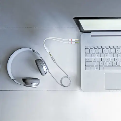 Cable Adaptador Audio Jack 3.5/H de 4 Pines a 2 Jack 3.5/M de 3 Pines, Blanco, 20 Cm - Imagen 4