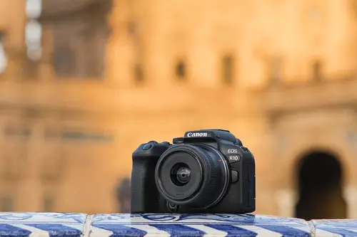 EOS R10 + RF-S 18-45mm F4.5-6.3 IS STM MILC 24,2 MP CMOS 6000 x 4000 Pixeles Negro - Imagen 5