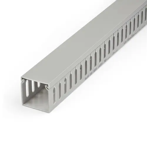 Canaleta para Cableado con Ranura Abierta y Tapa, 50 mm An x 50 mm Al - 2 m Lar - Ranuras de 8 mm, Cubierta de PVC o Conducto de Pared para Cables de Red - Para un Máximo de 80 Cables - UL - Imagen 1