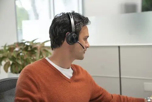 Auriculares Voyager Focus 2 USB-C-C + adaptador USB-C/A - Imagen 3