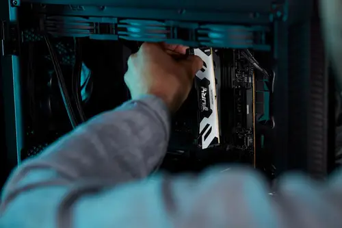 FURY 16 GB 6400 MT/s DDR5 CL32 DIMM Renegade White XMP - Imagen 16