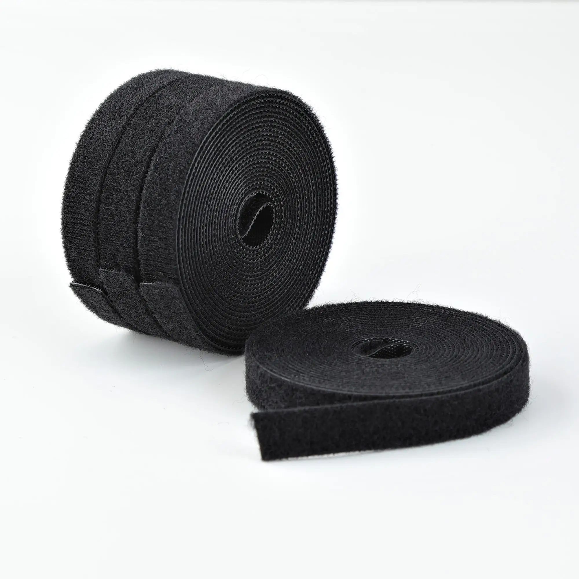 Paquete de 4 Bobinas de 4,6m de Bridas de Gancho y Bucle - 1,27cm de Ancho - Color Negro - Bridas Reutilizables - Bridas Sujetacables - Bridas Ajustables de Tela - De Cortar - A Granel