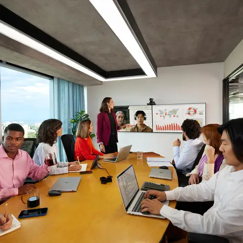 Cámara inteligente Studio E60 4K con zoom óptico de 12 aumentos y MPTZ - Imagen 3