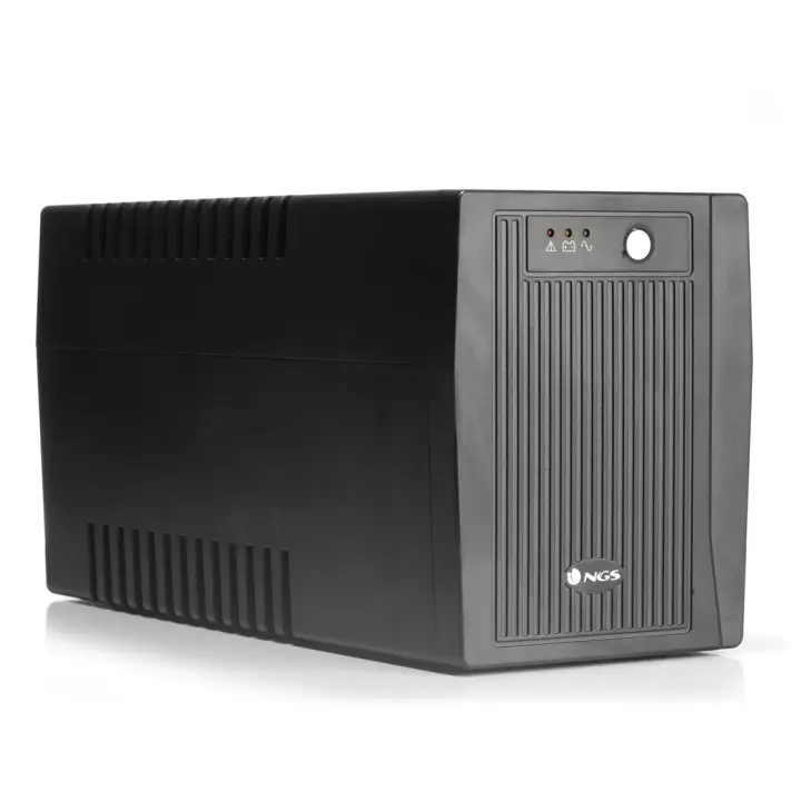 FORTRESS 2000 V2 En espera (Fuera de línea) o Standby (Offline) 1,5 kVA 900 W 4 salidas AC