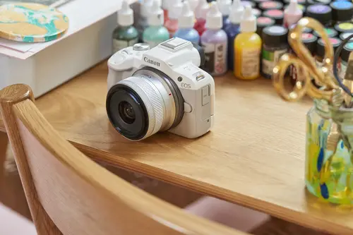 EOS R50, White + RF-S 18-45mm F4.5-6.3 IS STM Kit MILC 24,2 MP CMOS 6000 x 4000 Pixeles Blanco - Imagen 14