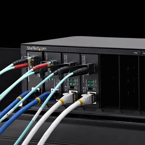 Caja de 7 Ranuras para Conversores de Medios Serie MCM para Rack de 10" - Chasis para Conversores de Medios - sin Gestionar - Aislamiento de Corriente - Ventilación Activa - TAA - Imagen 6