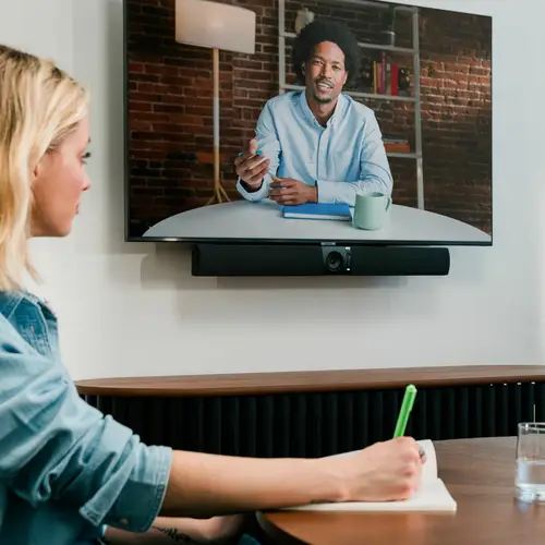 Dispositivo de videoconferencia Owl Bar - Barra de videoconferencia 4K con enfoque de altavoz activo (Añada un Meeting Owl 4+, Meeting Owl 3 o Meeting Owl Pro para obtener una cobertura de 360 grados y un cambio automático de cámara). - Imagen 6