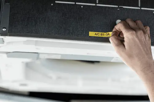 PTE110VPYP1 impresora de etiquetas 180 x 180 DPI 20 mm/s TZe QWERTY - Imagen 8