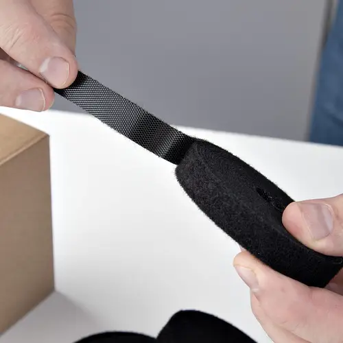 Paquete de 4 Bobinas de 4,6m de Bridas de Gancho y Bucle - 1,27cm de Ancho - Color Negro - Bridas Reutilizables - Bridas Sujetacables - Bridas Ajustables de Tela - De Cortar - A Granel - Imagen 5