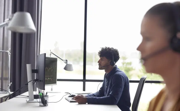 Auriculares monoaurales Poly EncorePro 310 USB-C TAA