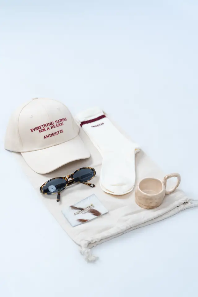 Gorra Everything Happens for a Reason