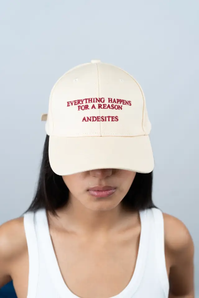 Gorra Everything Happens for a Reason