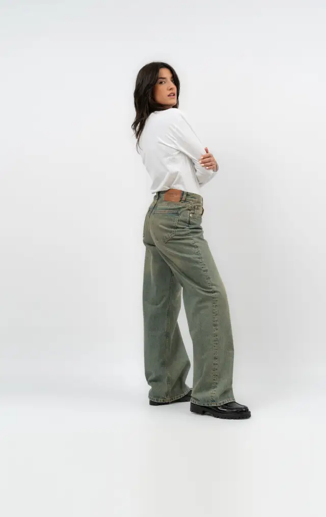 JEANS ESSENCE OVERDYE