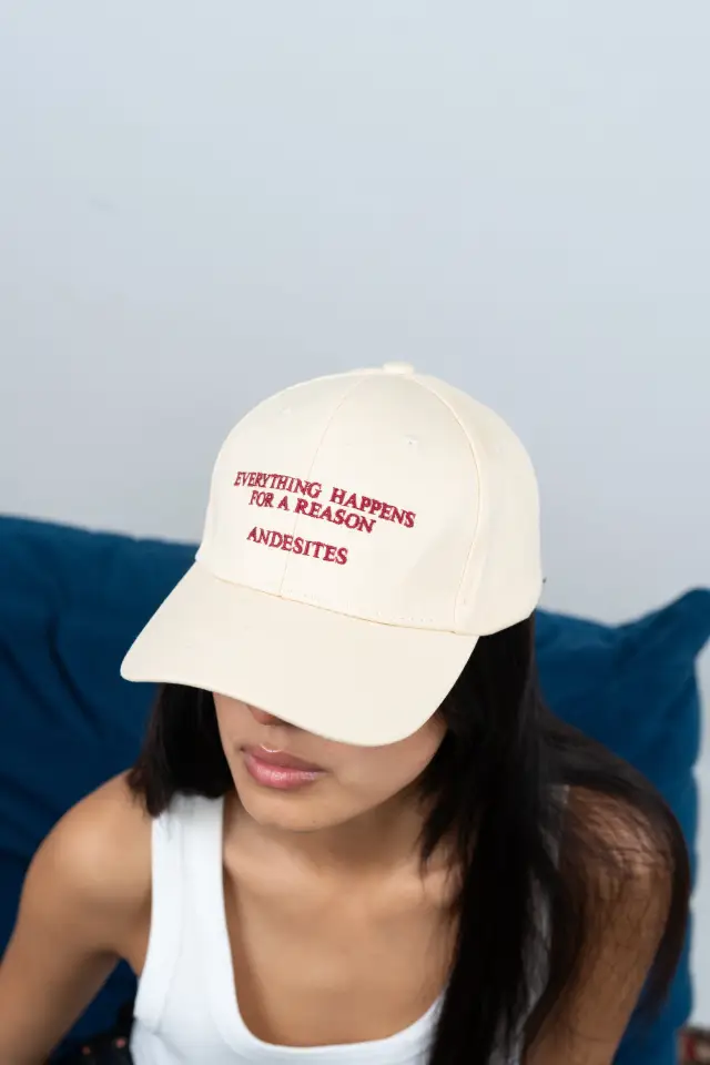 Gorra Everything Happens for a Reason
