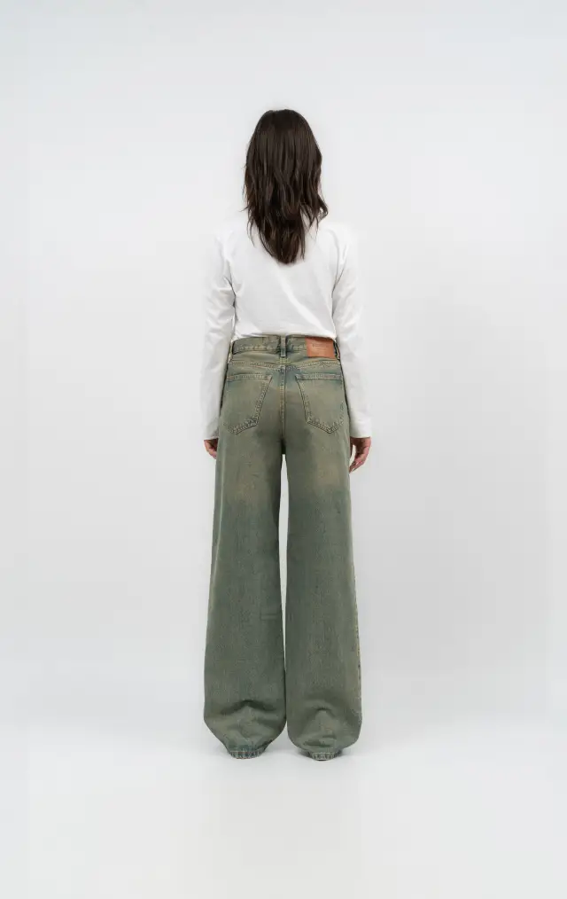 JEANS ESSENCE OVERDYE